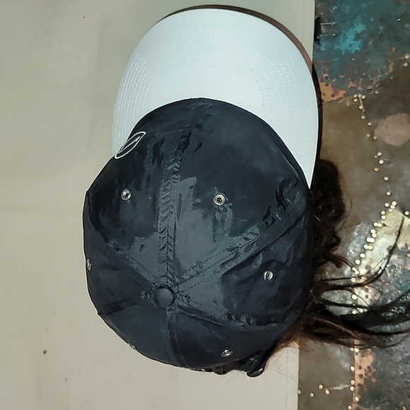 Vintage. 90s. Nike. Nylon. Adjustable strap. One size fits most. Hat - Picture 8 of 13